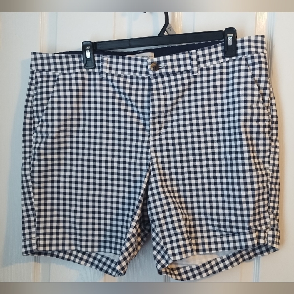 Old Navy Women's Gingham Checked Mid-Rise Everyday Shorts